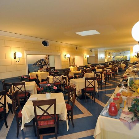 Hotel Miramare ไมยอรี ภายนอก รูปภาพ