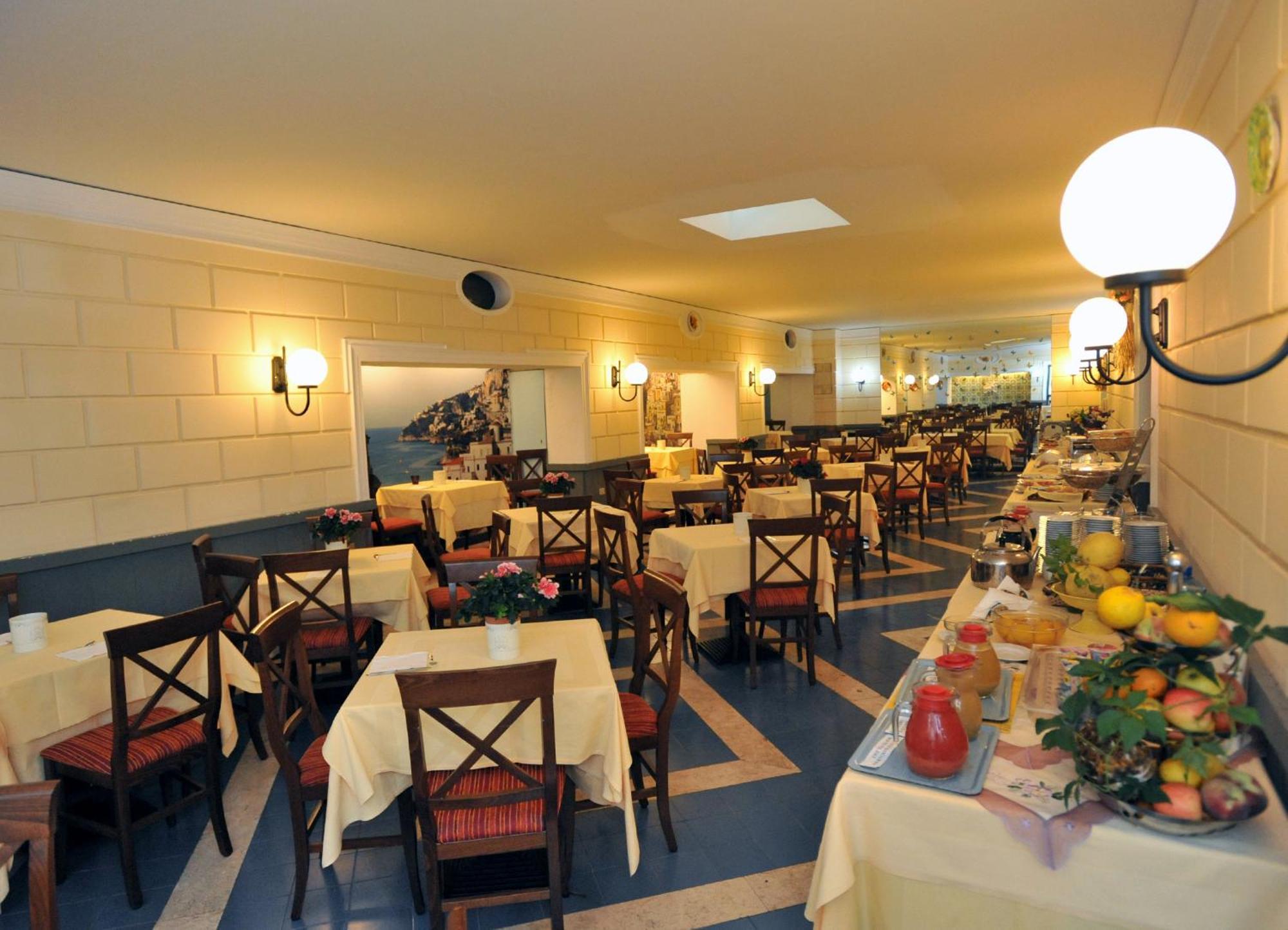 Hotel Miramare ไมยอรี ภายนอก รูปภาพ