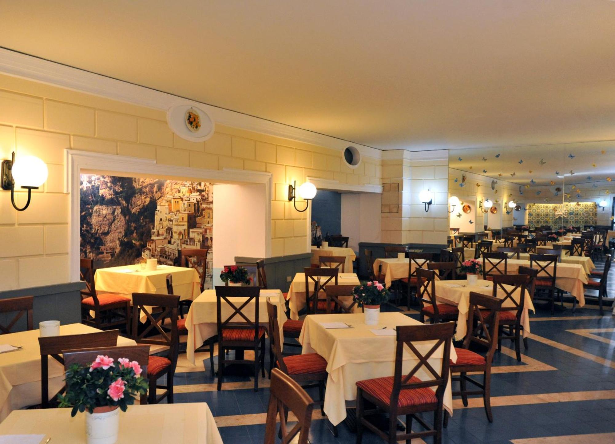 Hotel Miramare ไมยอรี ภายนอก รูปภาพ